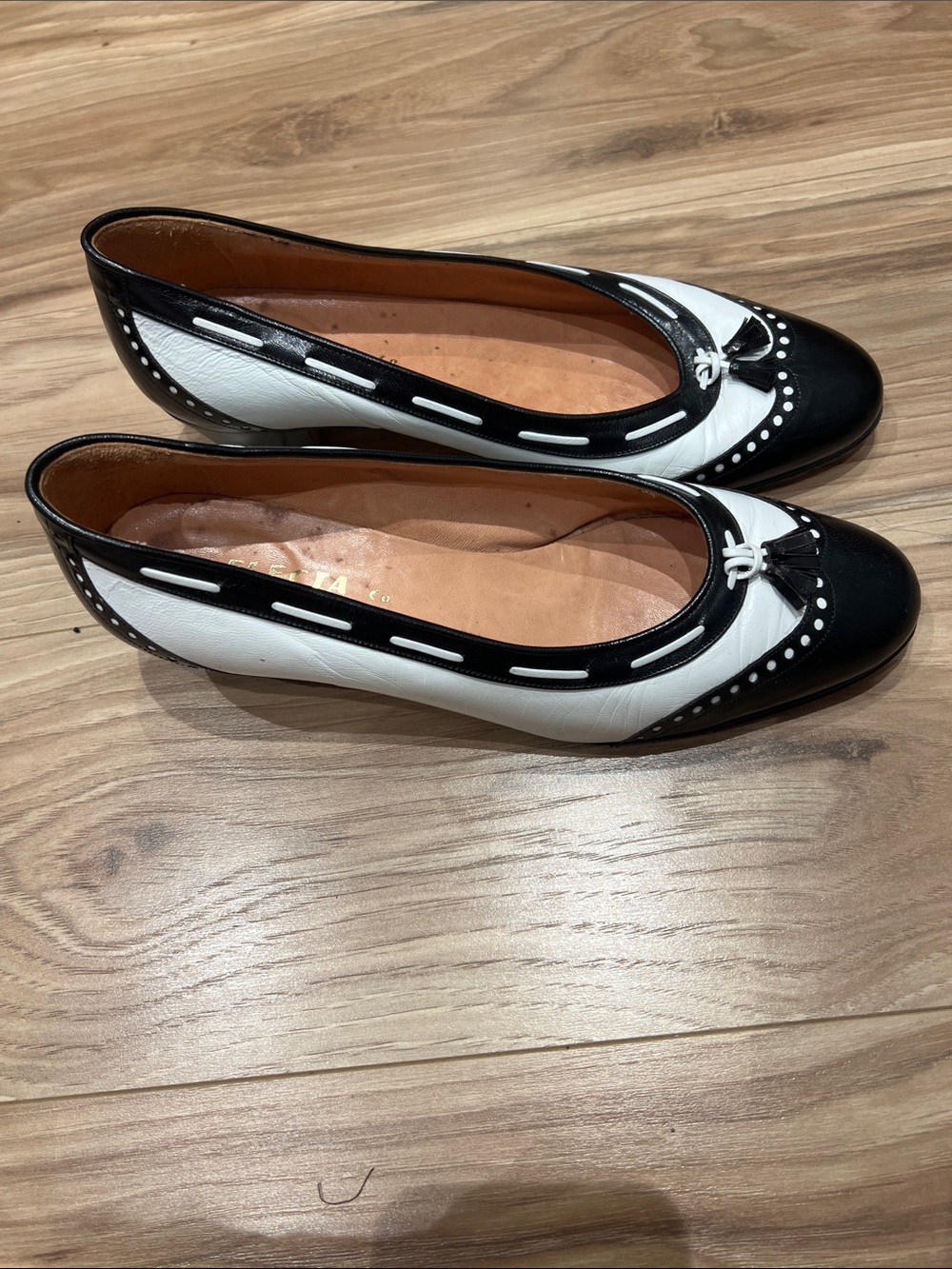 Electra made in Italy Classic Two-Tone Black & White Women's spectator pumps 39